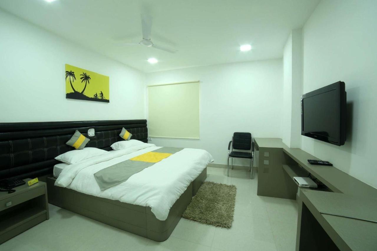 La Riviera Suites Madhapur 海得拉巴 外观 照片